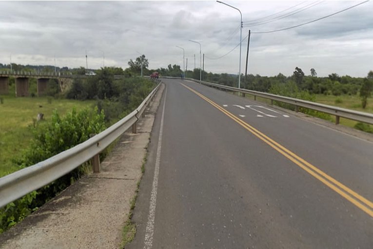 La policía apresó a dos responsables de arrojar piedras contra vehículos en el Puente Alvear