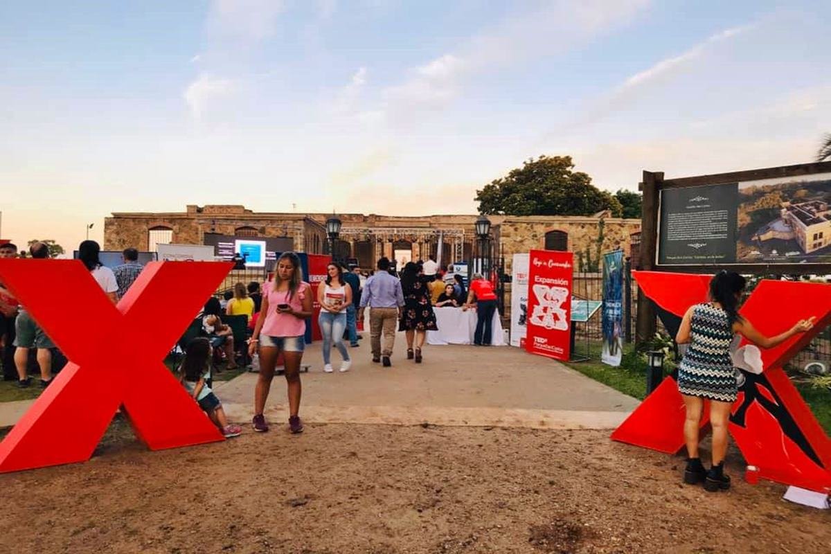 El evento se llevó a cabo con el marco del Castillo San Carlos. El evento se llevó a cabo con el marco del Castillo San Carlos.