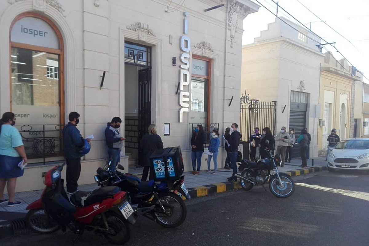 Vuelve la paz entre las partes, aunque aún no hay convenio. Vuelve la paz entre las partes, aunque aún no hay convenio.