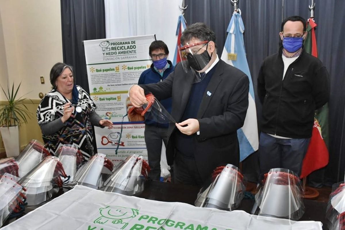 100 máscaras faciales fueron donadas al municipio. 100 máscaras faciales fueron donadas al municipio.