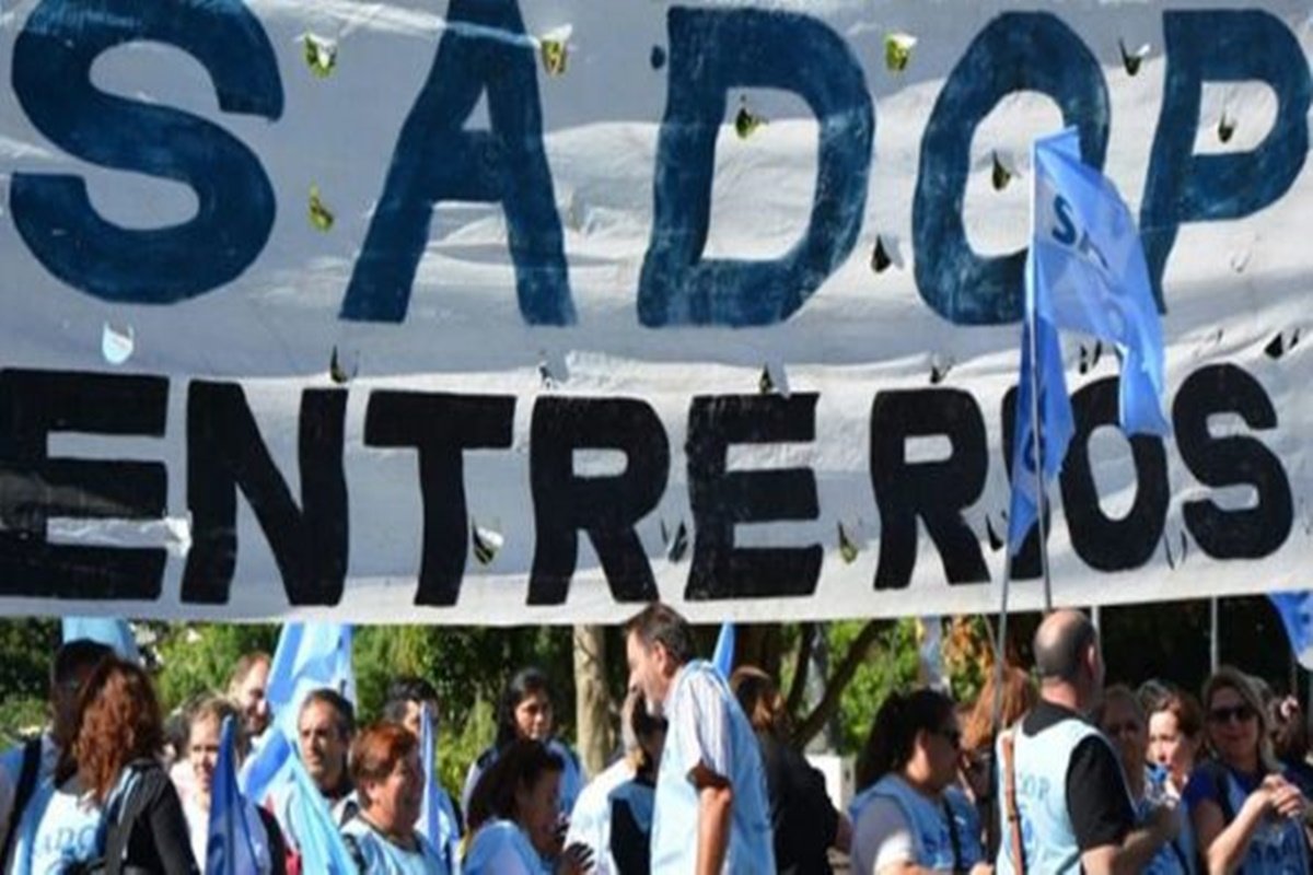 Los docentes privados se suman al paro del miércoles. Los docentes privados se suman al paro del miércoles.