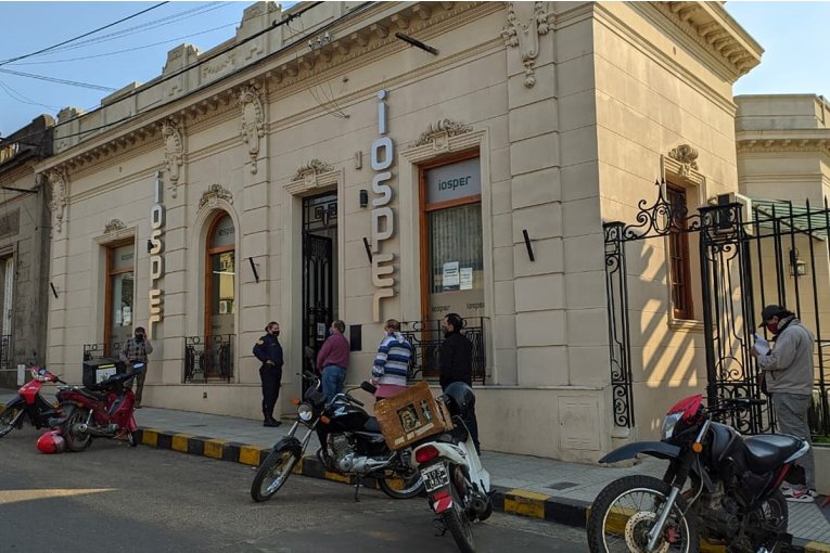 Vuelve el conflicto entre los médicos y el IOSPER