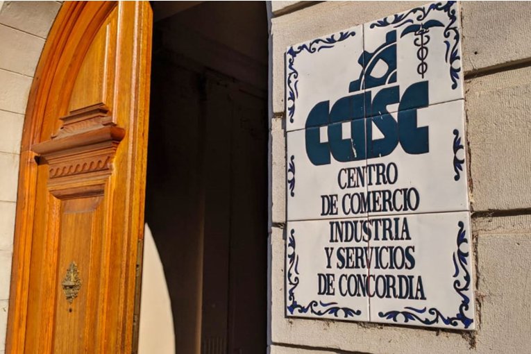 Lampazzi reconoció que "le extraña" los dichos de su par en Salto para que no se habilite el cruce