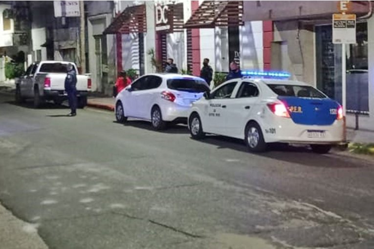 El clima colaboró para reducir la movilidad en la primera noche de restricciones