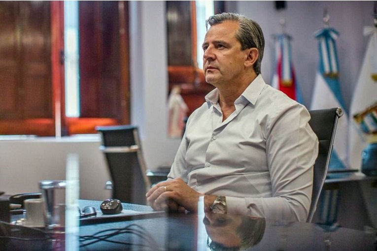 El intendente de Paraná se solidarizó con Francolini “por el escrache realizado frente su casa”