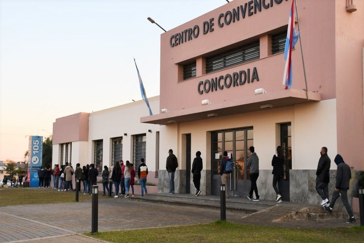 Se completarán esquemas de vacunación a quiénes ya recibieron primeras dosis. Se completarán esquemas de vacunación a quiénes ya recibieron primeras dosis.