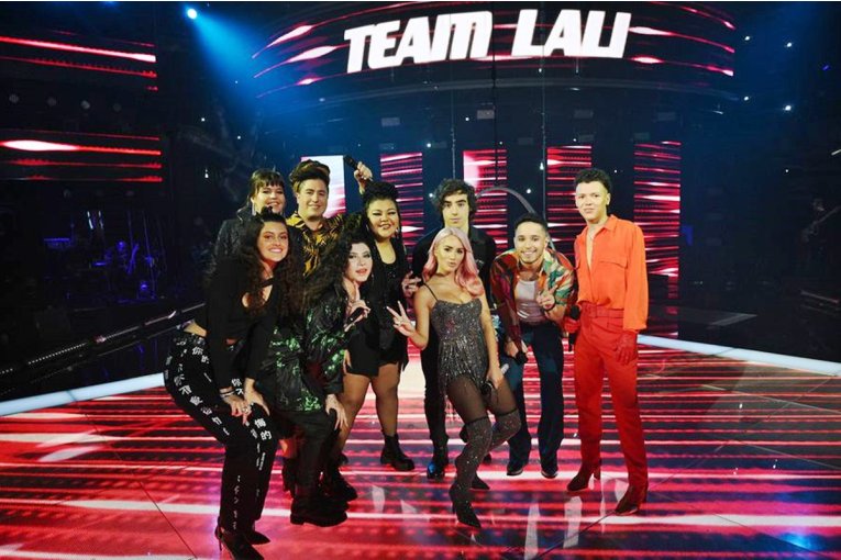 Santi Borda participó de los playoffs de La Voz e hizo llorar a Lali con su actuación