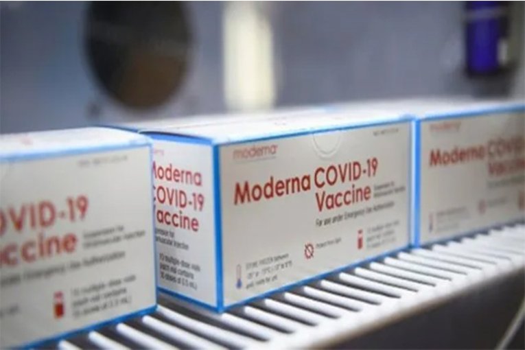 Llegan a Entre Ríos más de 27 mil dosis de Moderna para adolescentes entre 12 y 17 años