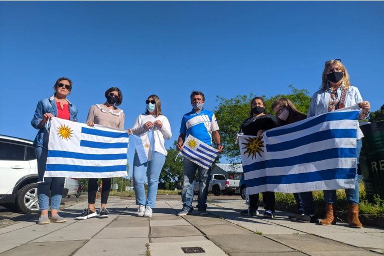 En la vecina orilla ya especulan cuándo se dejaría de pedir el test de antígeno para cruzar la frontera