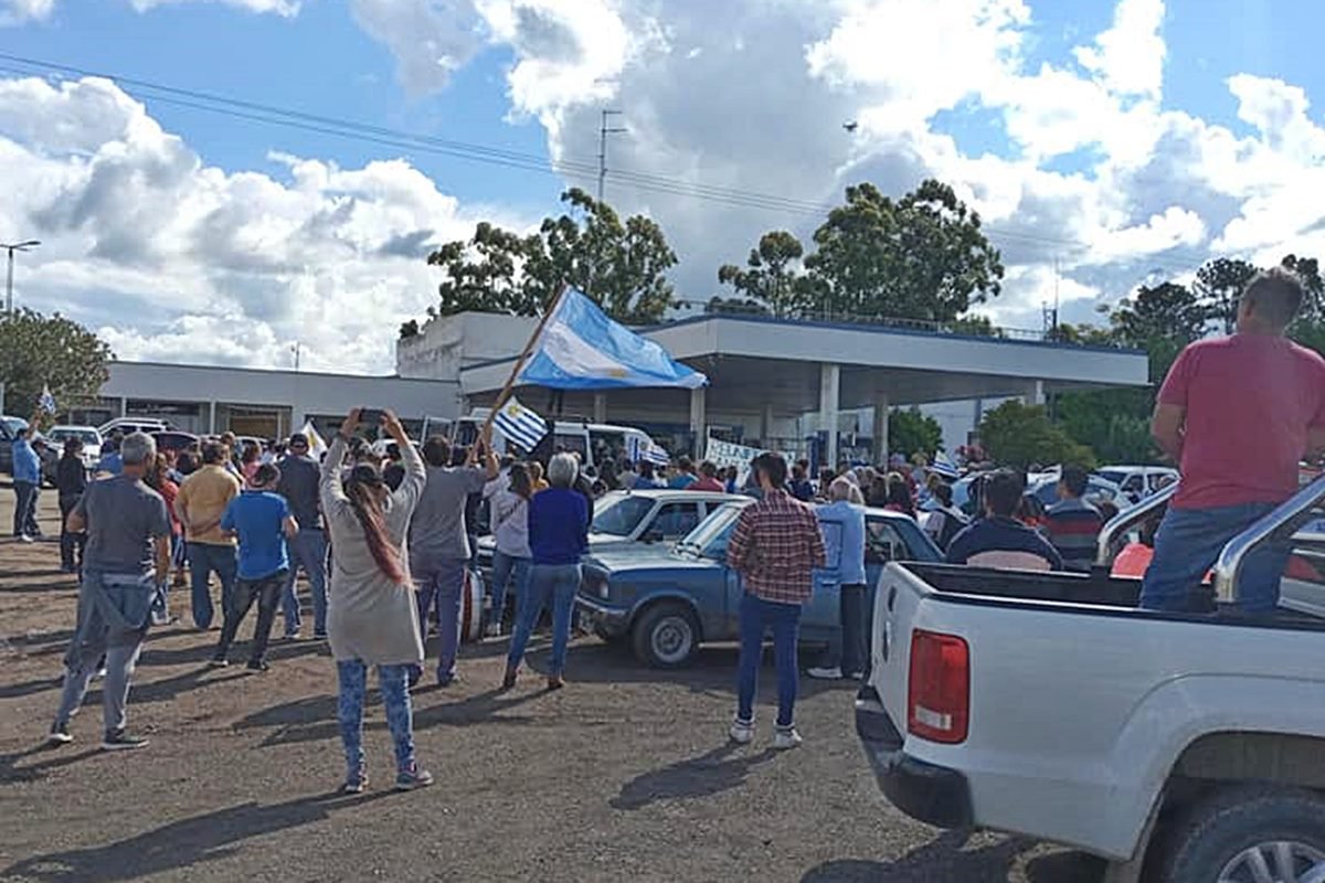 El próximo domingo habrá un nuevo pedido en ambas orillas del Puente Artigas. El próximo domingo habrá un nuevo pedido en ambas orillas del Puente Artigas.