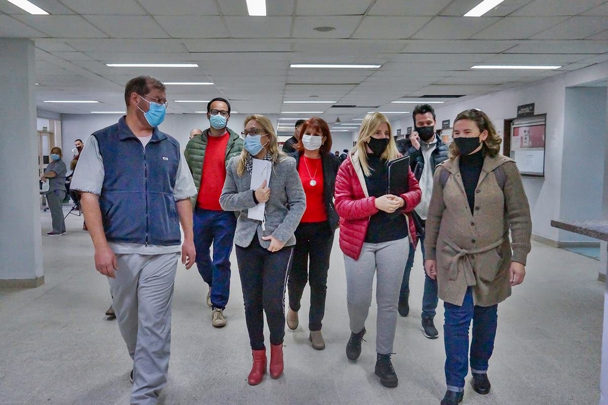 La funcionaria entregó equipos y planificó mejoras para el nosocomio. La funcionaria entregó equipos y planificó mejoras para el nosocomio.