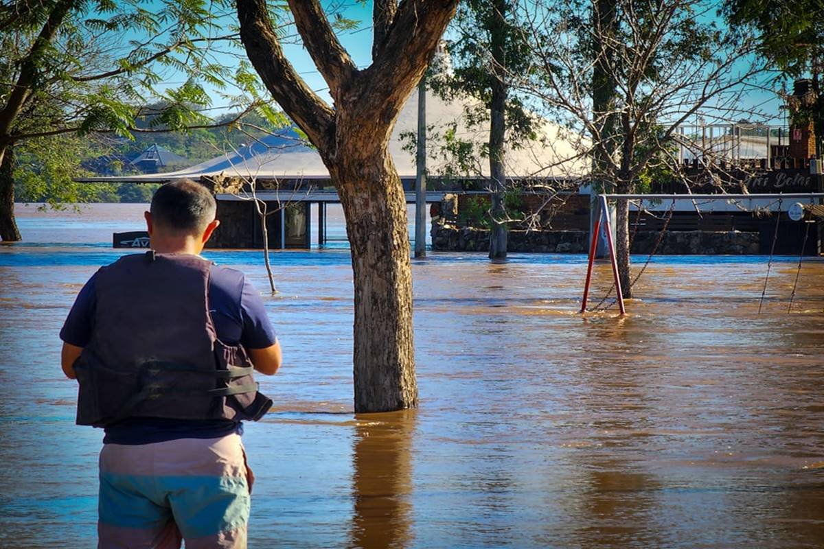 35 familias evacuadas y 82 autoevacuadas en Salto. 35 familias evacuadas y 82 autoevacuadas en Salto.