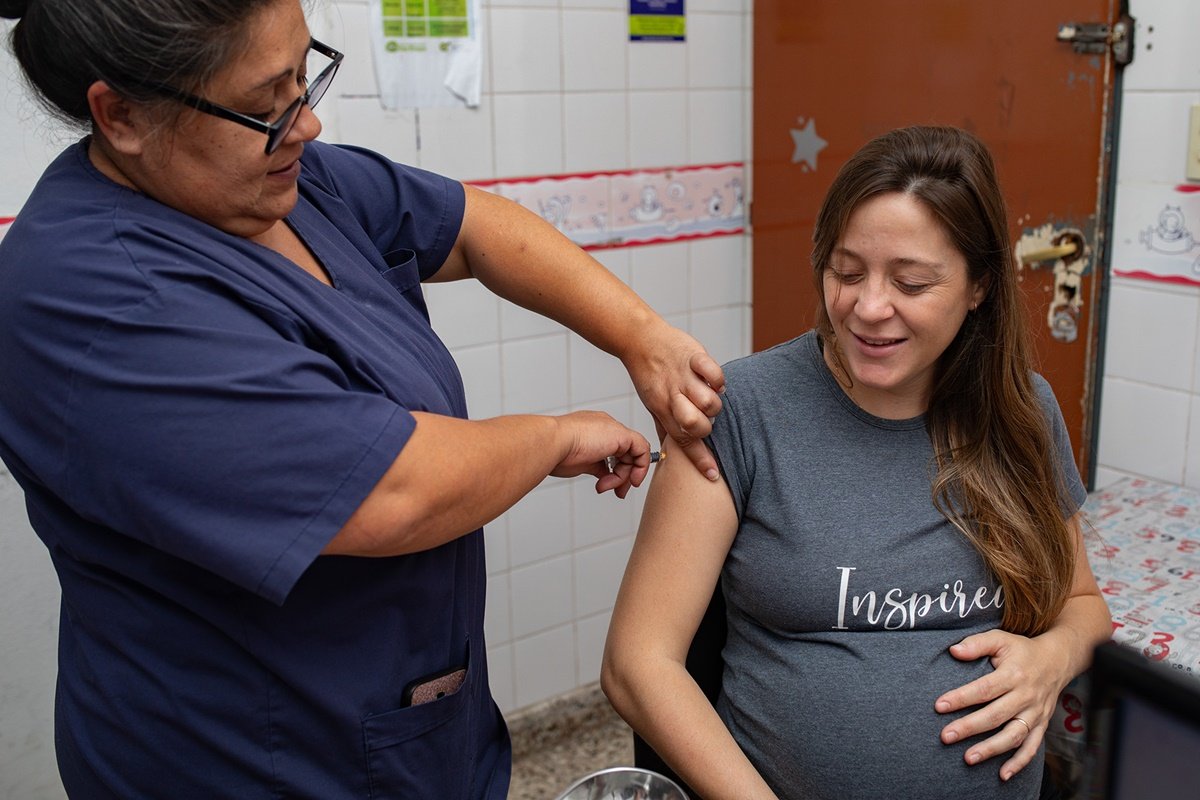 Los recién nacidos quedan protegidos hasta los seis meses. Los recién nacidos quedan protegidos hasta los seis meses.