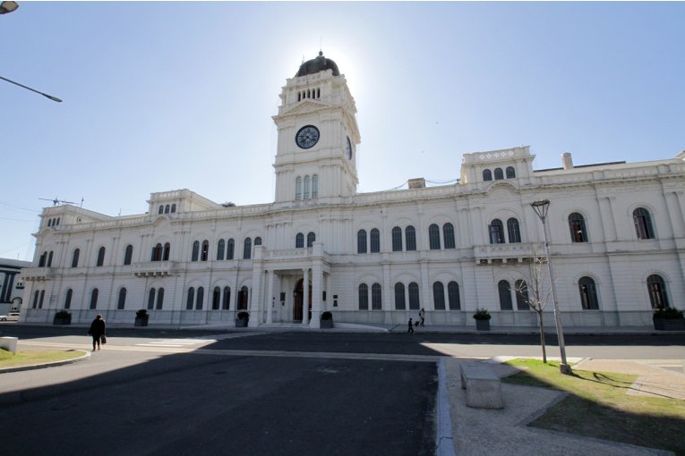 Provincia convocó a los representantes de los trabajadores estatales para reiniciar la negociación salarial