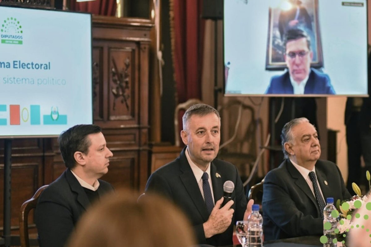 Además, mantuvieron una audiencia con el gobernador Rogelio Frigerio. Además, mantuvieron una audiencia con el gobernador Rogelio Frigerio.