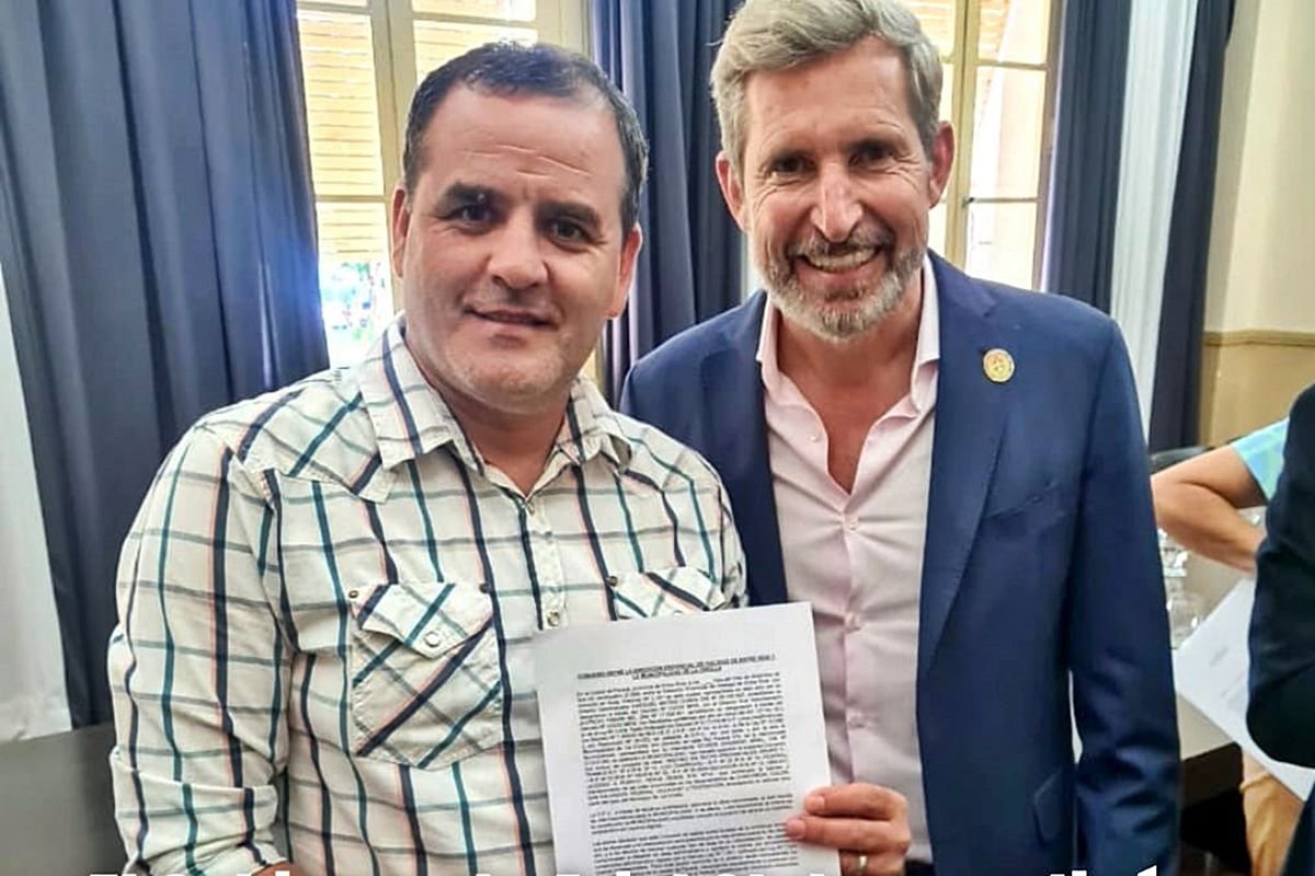 Stucker junto a Firgerio luego de la firma del convenio. Stucker junto a Firgerio luego de la firma del convenio.