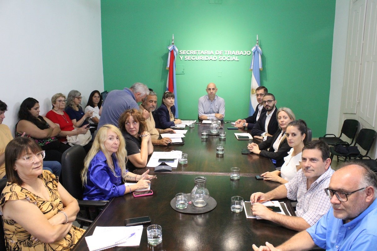 Continuarán dialogando en paritarias en 2025. Continuarán dialogando en paritarias en 2025.