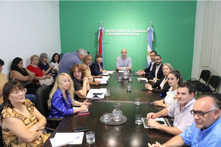 Provincia acordó un nuevo aumento salarial con los gremios estatales
