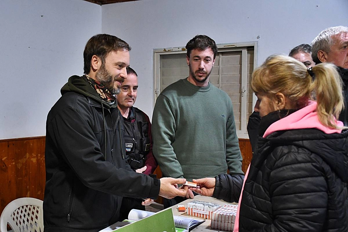 Vecinos participaron en las gestiones y la instalación de los dispositivos. Vecinos participaron en las gestiones y la instalación de los dispositivos.